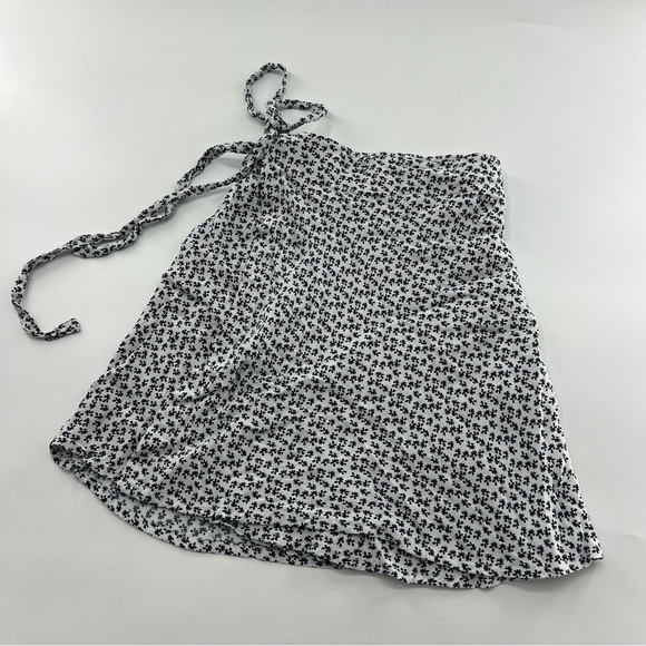 Brandy Melville Dresses & Skirts - Brandy Melville Ditzy Floral Black and White Wrap Skirt Mini Short